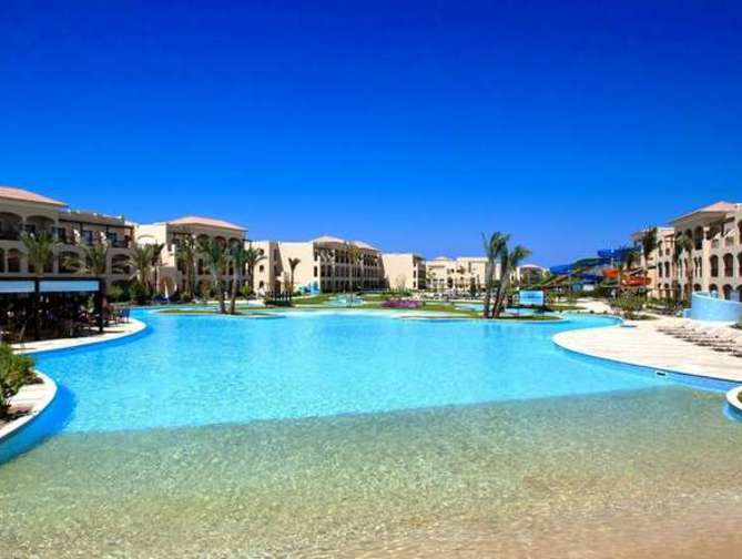 Zwembad van Jaz Bluemarine Hotel in Hurghada, Egypte foto 1