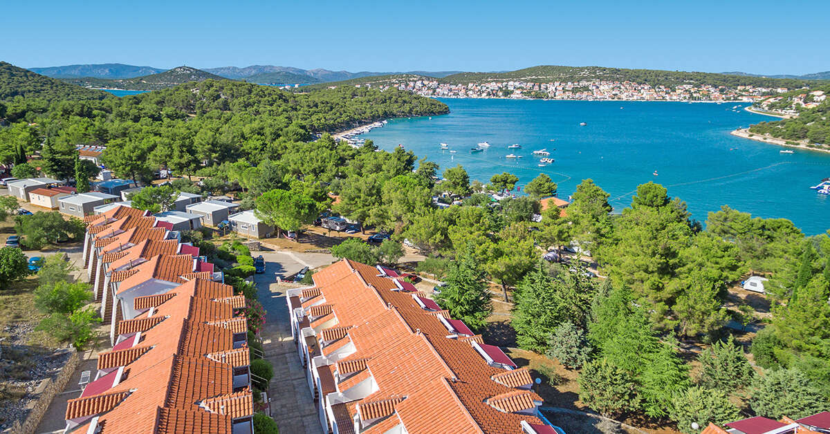 Buitenkant van Jezera Village Hotel in Jezera, Kroatië foto 1