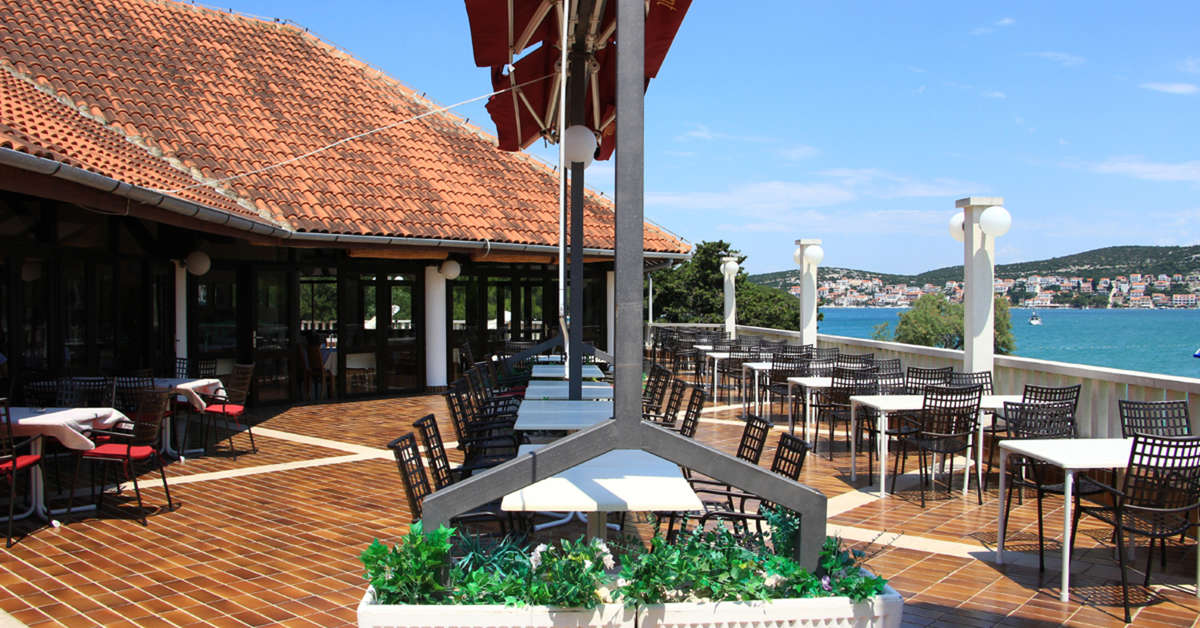 Restaurant in het Jezera Village Hotel in Jezera, Kroatië foto 3