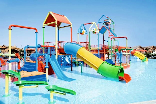 Zwembad met glijbanen van Jungle Aqua Park Hotel in Hurghada, Egypte foto 5