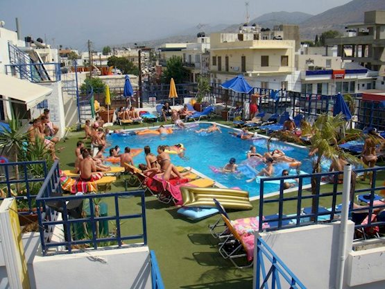 Zwembad van Kassavetis Appartementen Hotel in Chersonissos, Griekenland foto 3