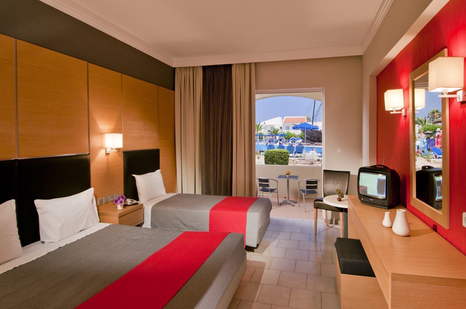 Hotelkamer in Kipriotis Village Resort in Psalidi, Griekenland foto 2