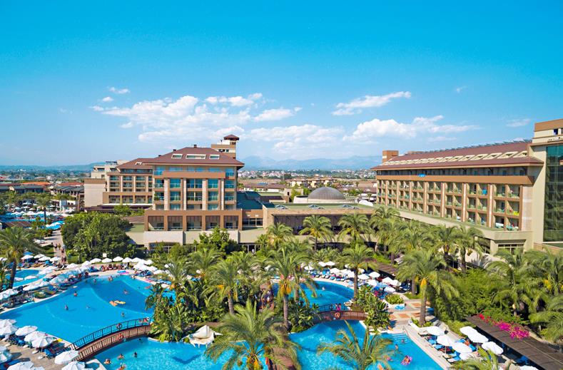 Zwembad van glijbanen van Kumkoy Beach Spa & Resort in Side, Turkije foto 4