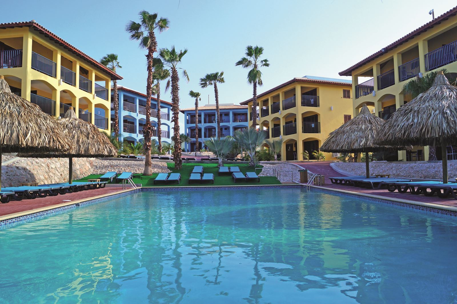 Zwembad van Kunuku Aqua Resort in Tera Cora, Curaçao foto 4