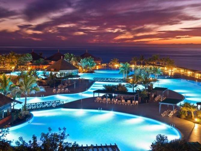 Zwembad van La Palma & Teneguia Princess Hotel in Lloret De Mar, Spanje foto 1