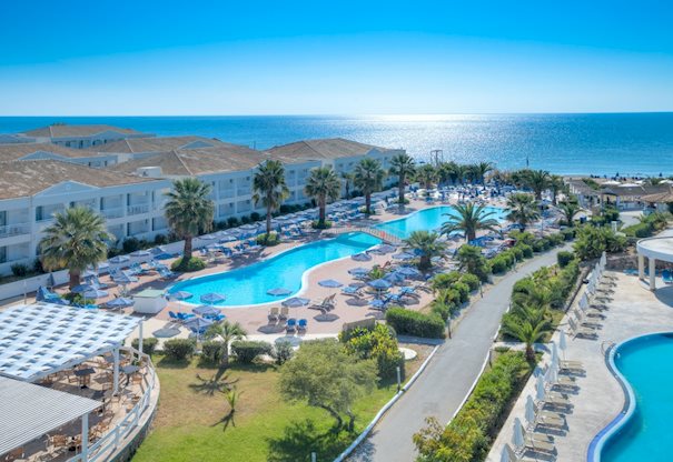 Zwembad van LABRANDA Sandy Beach Hotel in Agios Georgios, Griekenland foto 1