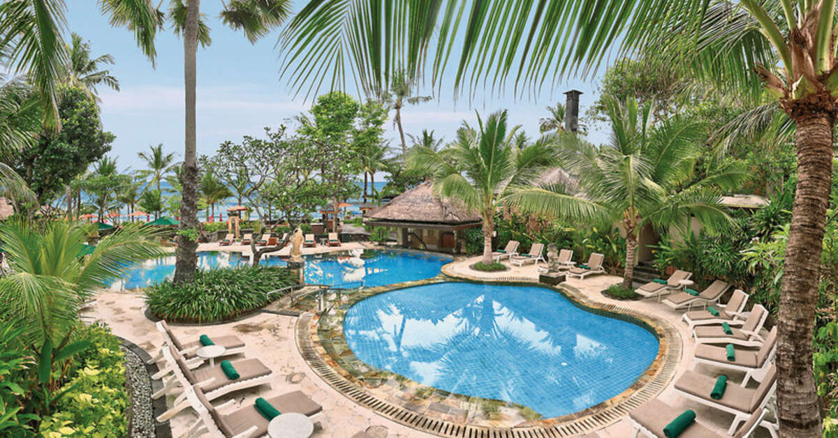 Zwembad van Legian Beach Hotel in Legian, Indonesië foto 2