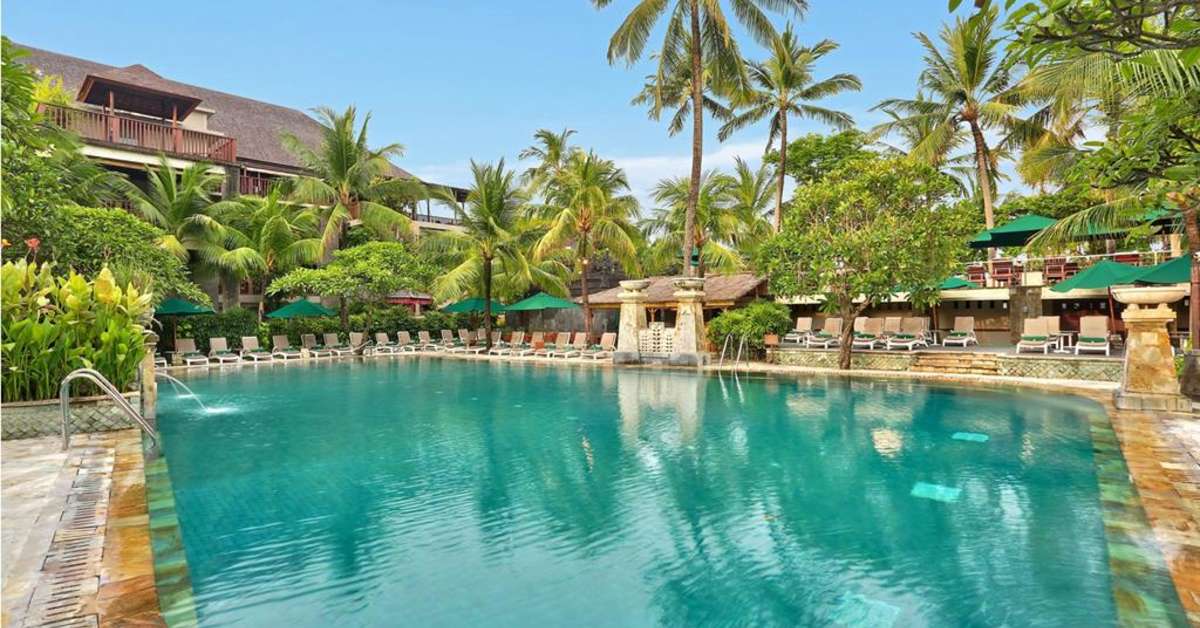 Zwembad van Legian Beach Hotel in Legian, Indonesië foto 3