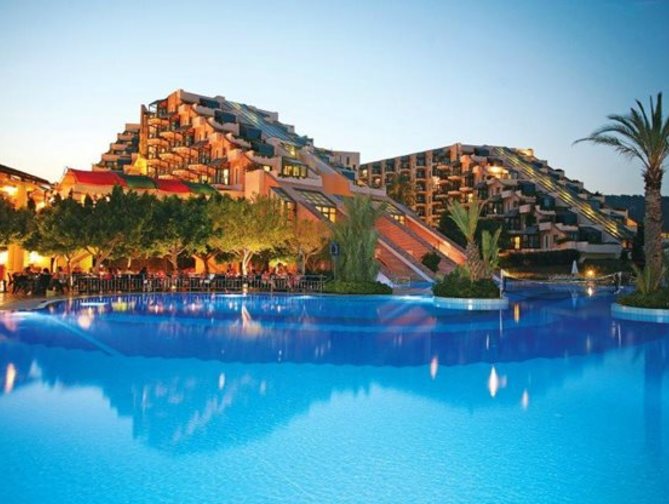 Zwembad van Limak Limra Hotel & Resort in  Kemer, Turkije foto 1