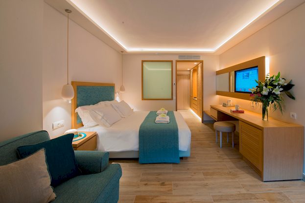 Hotelkamer in Korumar Ephesus Beach & Spa Hotel by Kusadasi, Turkije foto 2