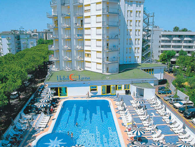 Zwembad van Luna Hotel in Bibione, Italië foto 1