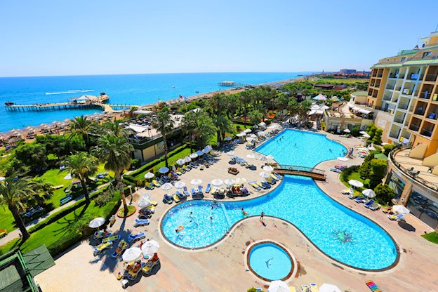 Zwembad van Lyra Resort in Kizilagaç, Turkije foto 1