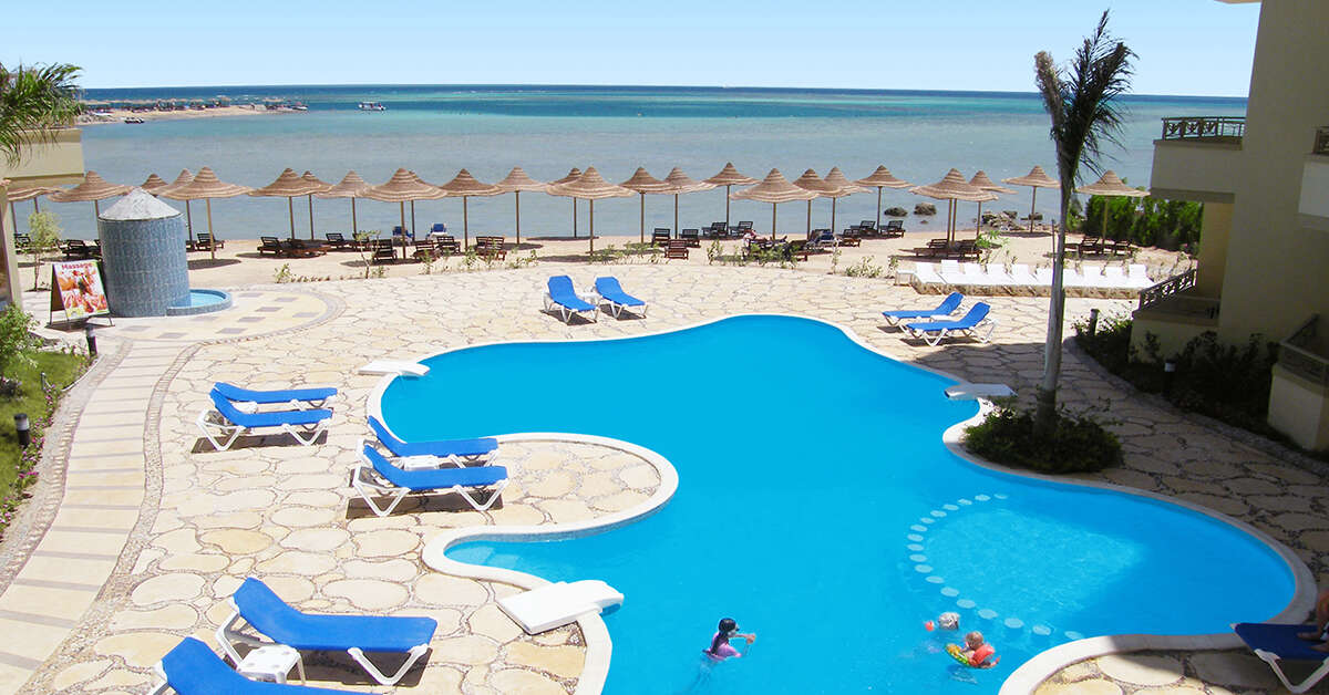 Zwembadzijde bij Magic Beach Hotel Hurghada, Egypte foto 1
