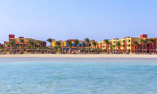Zwembad van Magic Tulip Beach Resort in Marsa Alam, Egypte foto 4