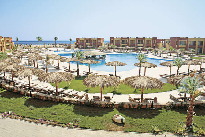 Buitenkant van Magic Tulip Beach Resort in Marsa Alam, Egypte foto 1