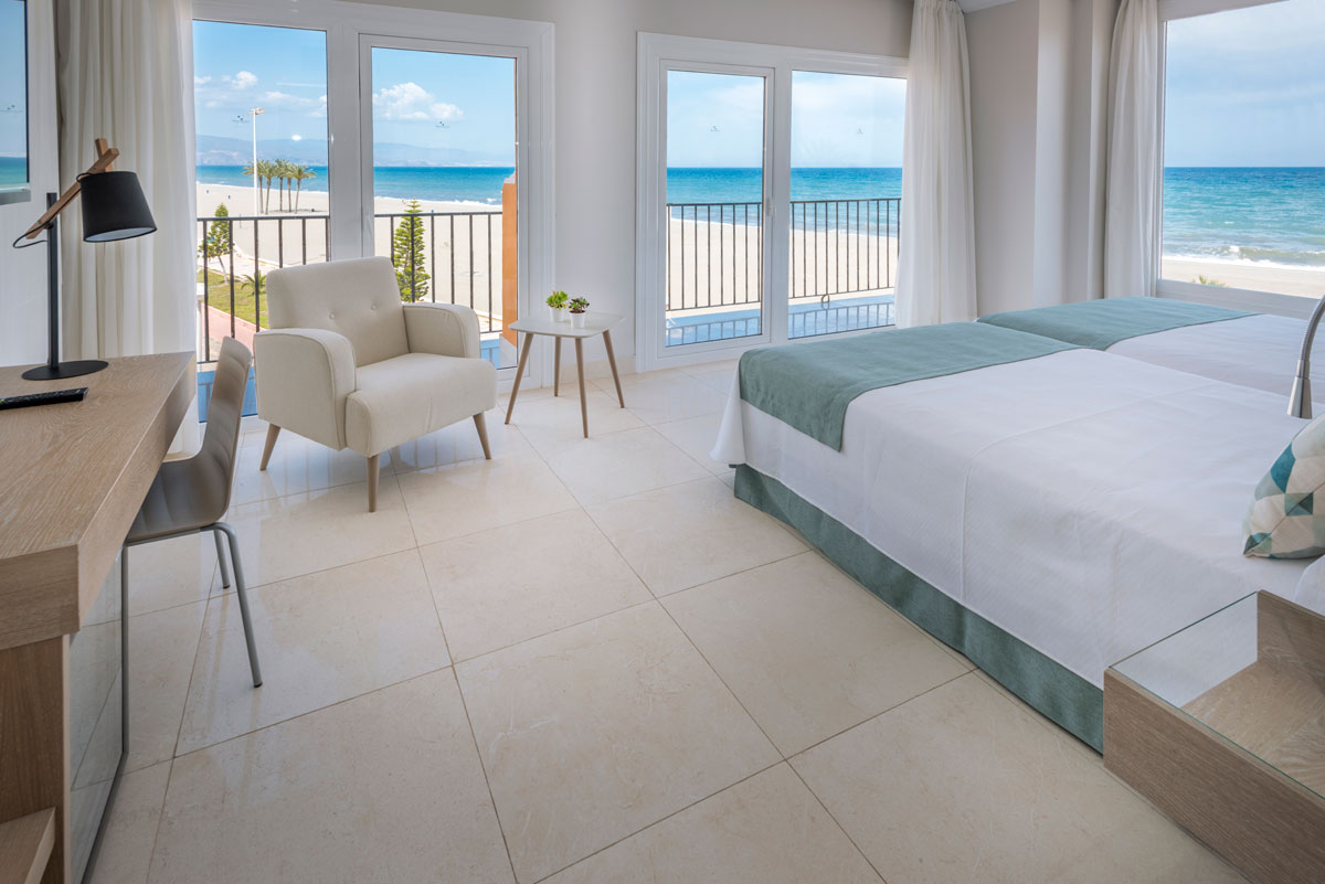 Hotelkamer in Mediterraneo Bay Hotel in Roquetas De Mar, Spanje foto 2