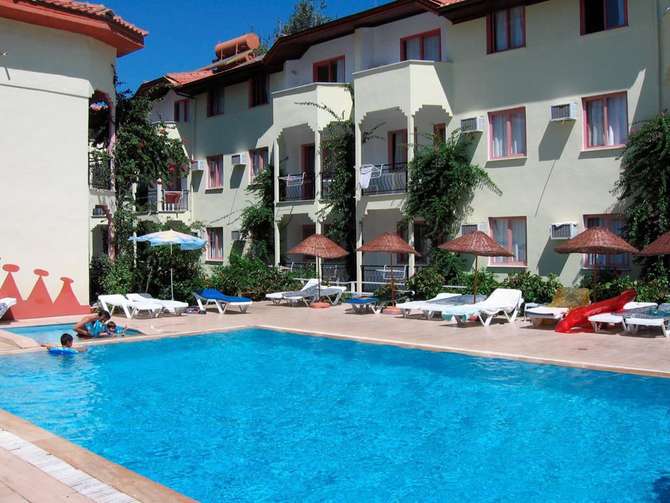 Zwembad van Merates Appartementen Hotel Icmeler, Turkije foto 1