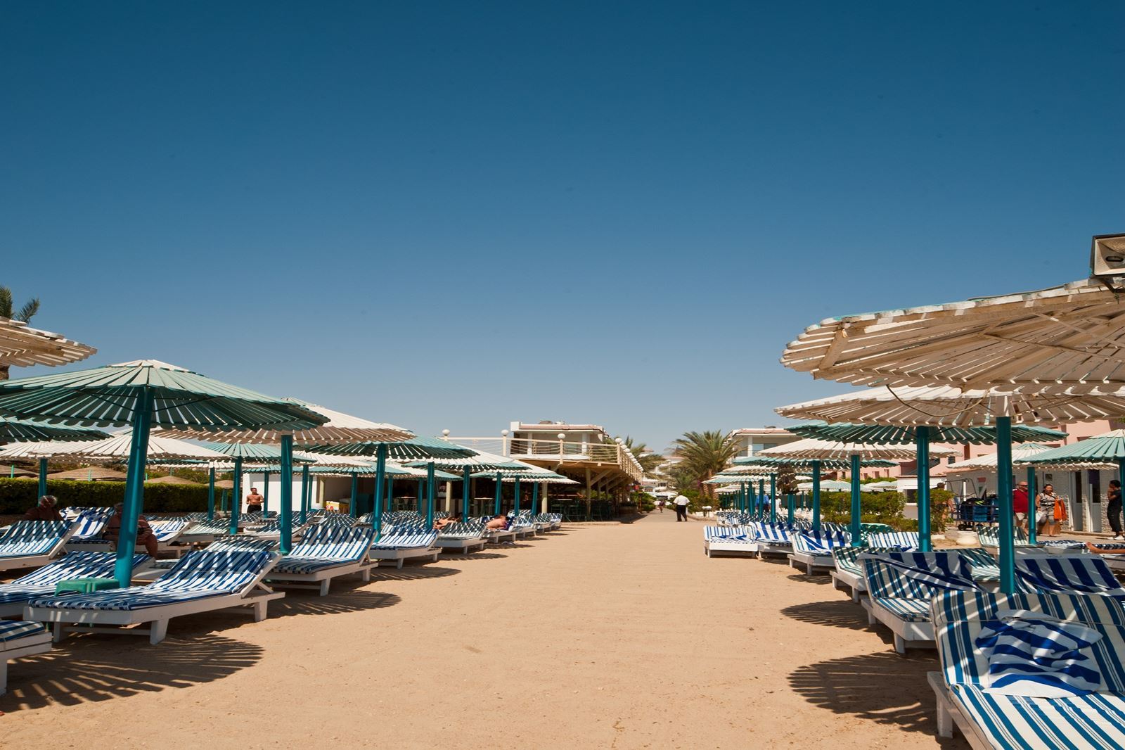 Zee en strand bij het Minamark Beach Resort in Hurghada, Egypte foto 3