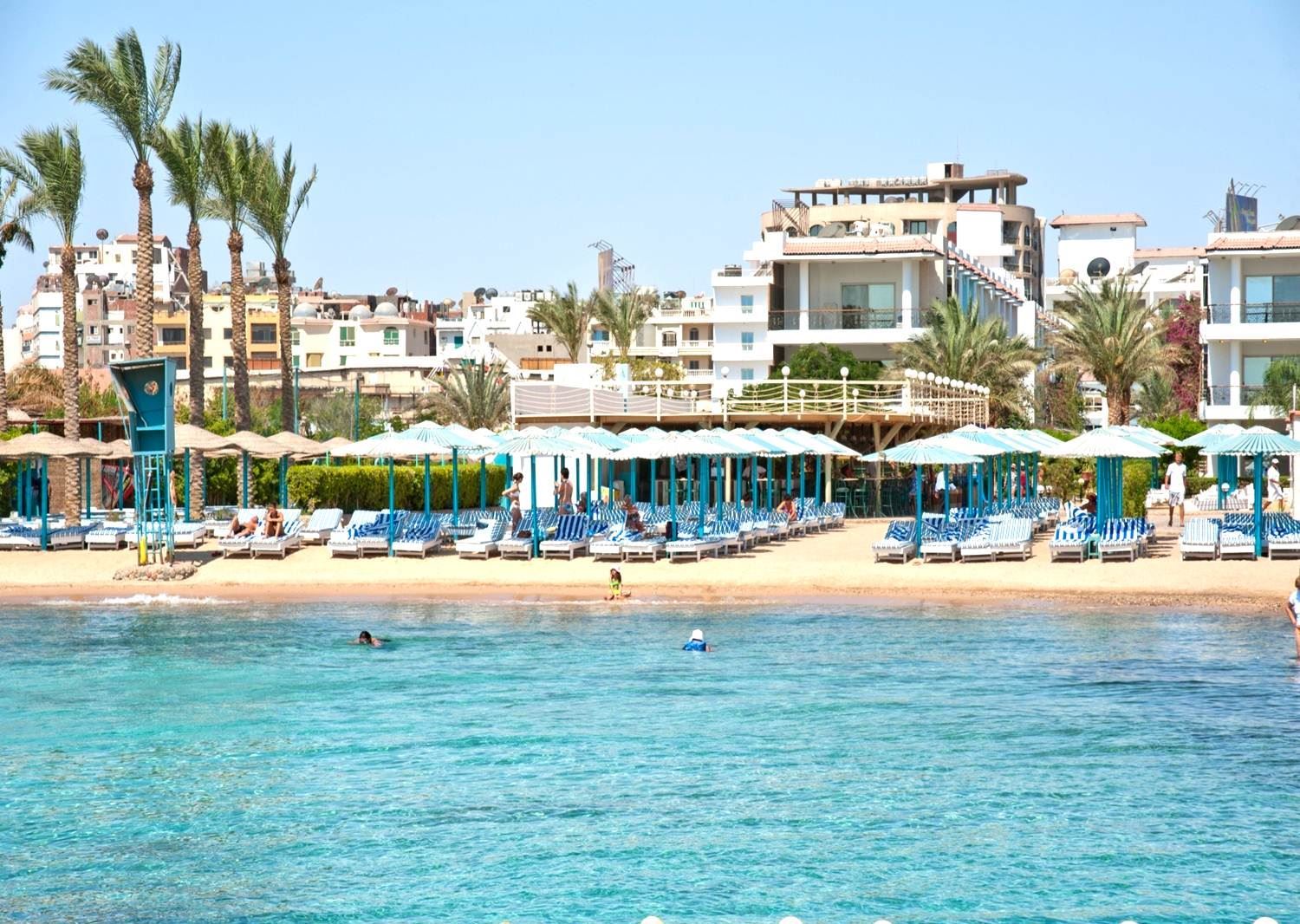 Zee en strand bij het Minamark Beach Resort in Hurghada, Egypte foto 2
