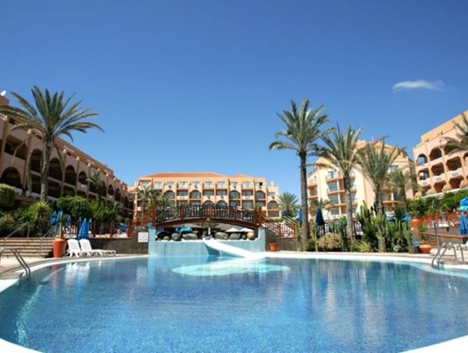 Zwembad met glijbanen van Mirador Maspalomas Hotel in Maspalomas, Spanje foto 2