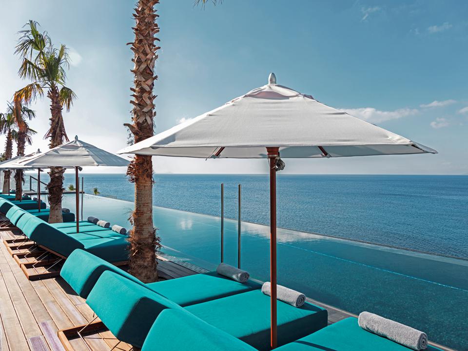 Zee en strand bij het  Mitsis Summer Palace Beach Hotel in Kardamena, Griekenland foto 2