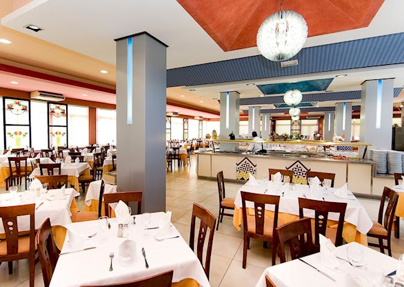 Restaurant in het Monarque Torreblanca Hotel Fuengirola, Spanje foto 3