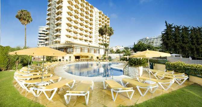 Zwembadzijdebij Monarque Torreblanca Hotel Fuengirola, Spanje foto 1