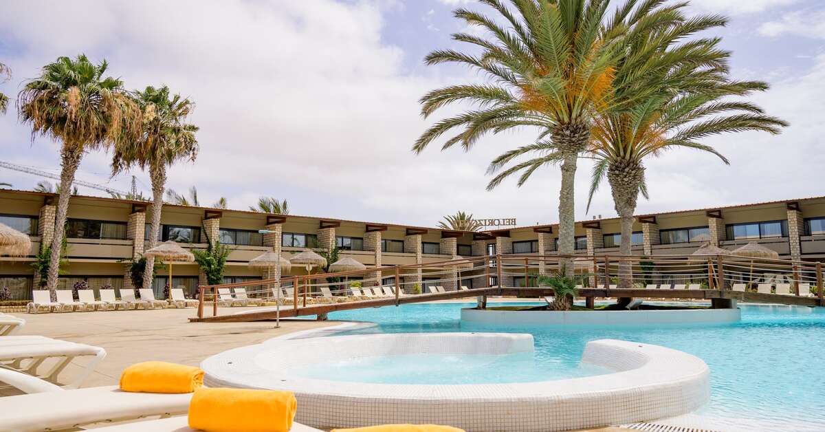 Zwembad van Oasis Belorizonte Hotel Santa Maria, Kaapverdië foto 1