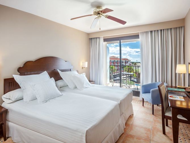 Hotelkamer in Occidental Hotel in Isla Cristina, Spanje foto 3