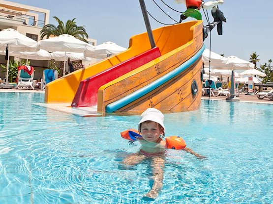 Zwembad van Paloma Pasha Resort by Özdere, Turkije foto 2