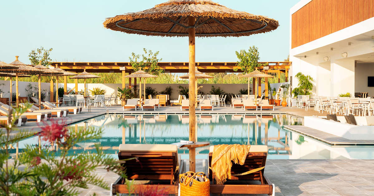 Zwembadzijde bij Pearl Beach Hotel Marmari, Griekenland foto 3