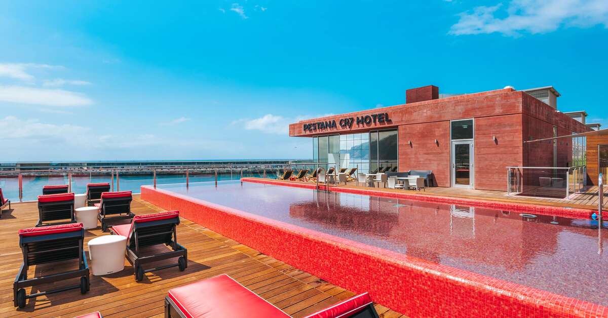 Zwembadzijde bij Pestana CR7 Hotel Funchal, Portugal foto 1