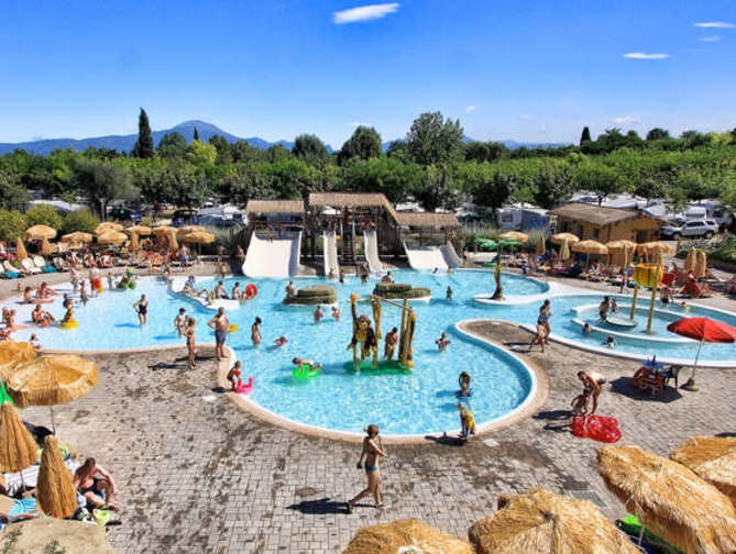 Zwembadzijde bij Piani di Clodia Hotel in Lazise, Italië foto 1