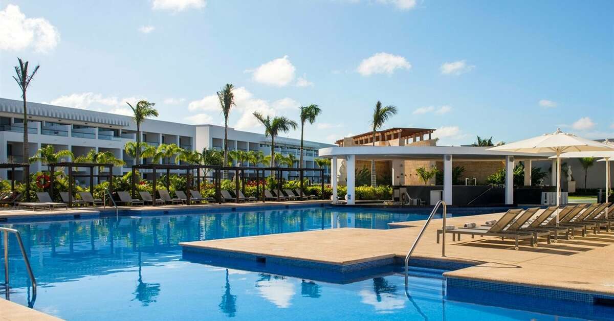 Zwembad van Platinum Yucatan Princess All Suites & Spa Resort in Playa del Carmen, Mexico foto 2