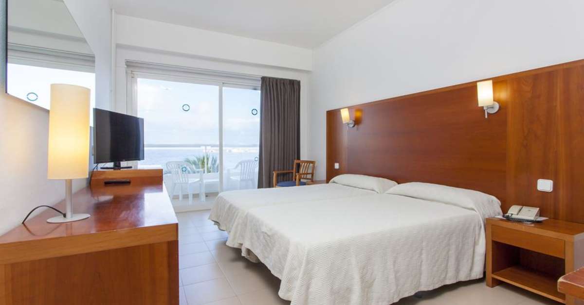 Hotelkamer in Playa Hotel Ibiza-Stad, Spanje foto 2