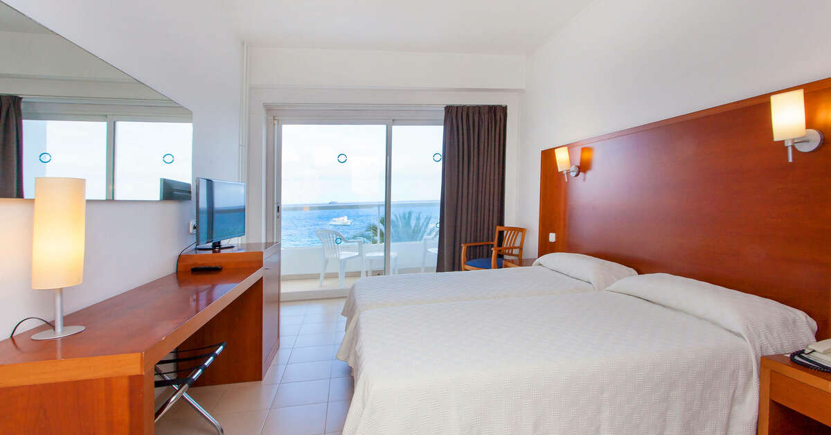 Hotelkamer in Playa Hotel Ibiza-Stad, Spanje foto 3