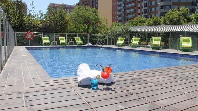 Zwembad van Primus Valencia Resort in Valencia, Spanje foto 1