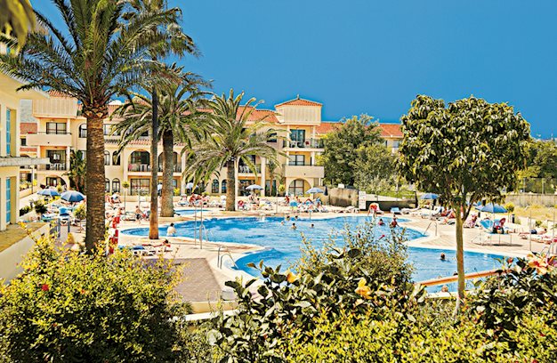 Zwembad van Puente Real Hotel in Torremolinos, Spanje foto 1