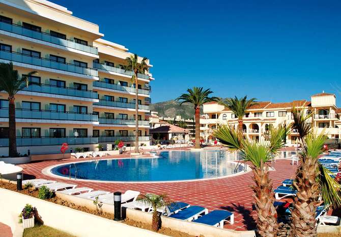 Zwembad van Puente Real Hotel in Torremolinos, Spanje foto 2