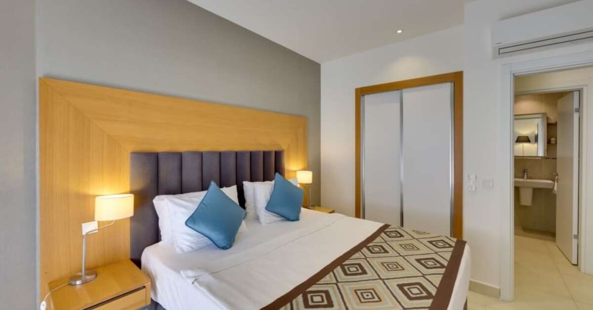 Hotelkamer in Ramada Suites Hotel Kusadasi, Turkije  foto 3