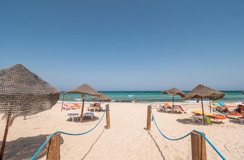 Zee en strand bij het Riadh Palms Spa & Resort in Sousse, Tunesië foto 3