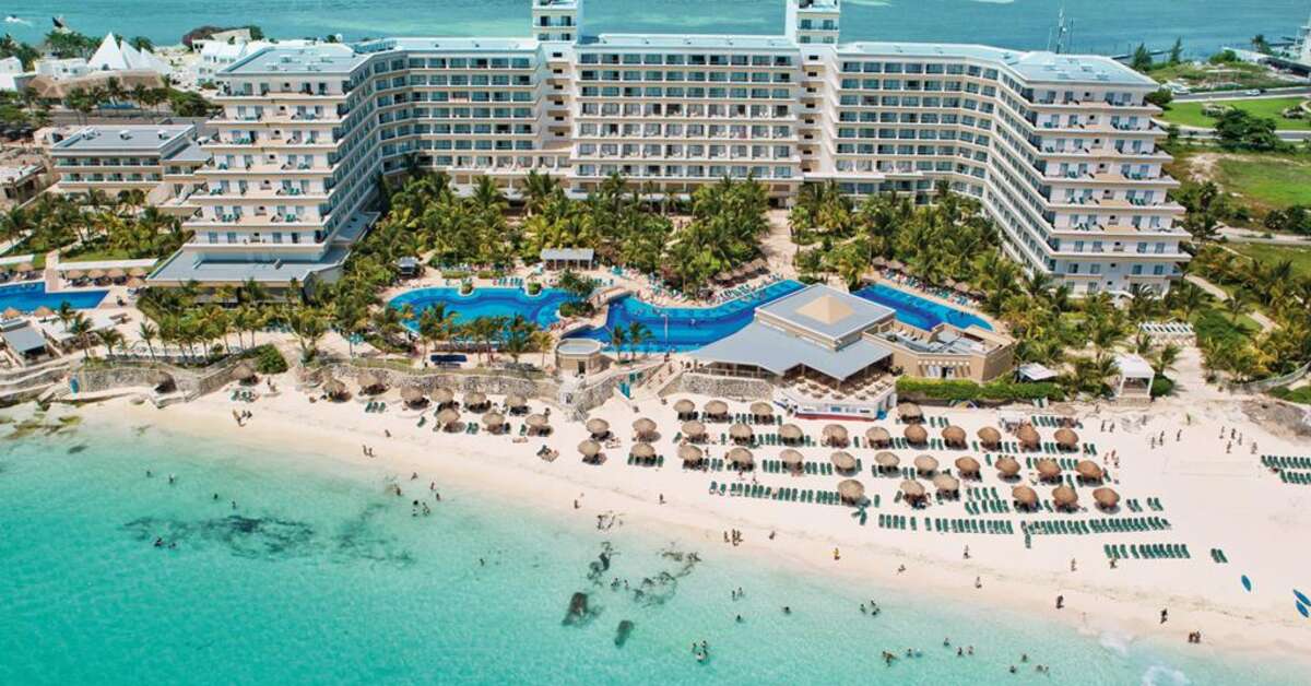 Buitenkant van Riu Caribe Hotel in Cancún, Mexico foto 2