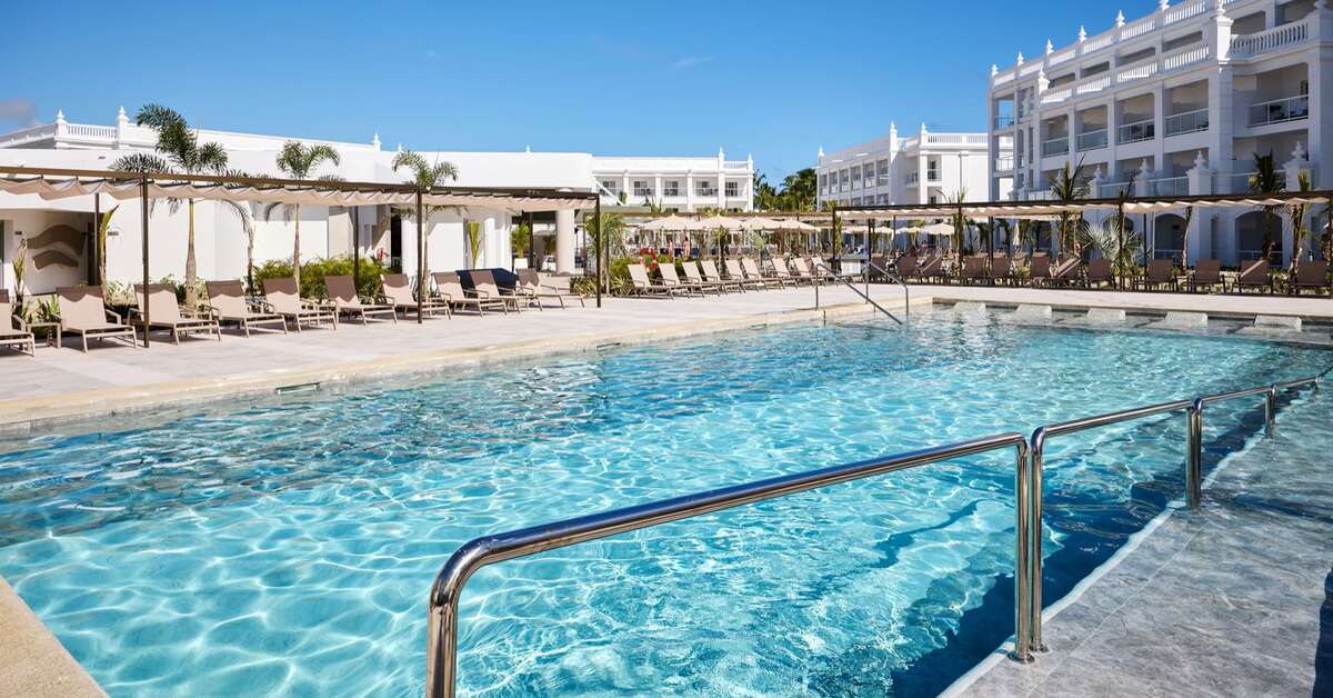 Zwembad van Riu Palace Bavaro Hotel in Punta Cana, Dominicaanse Republiek foto 1