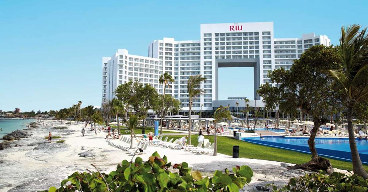 Buitenkant van Riu Palace Peninsula Hotel Cancún, Mexico foto 2