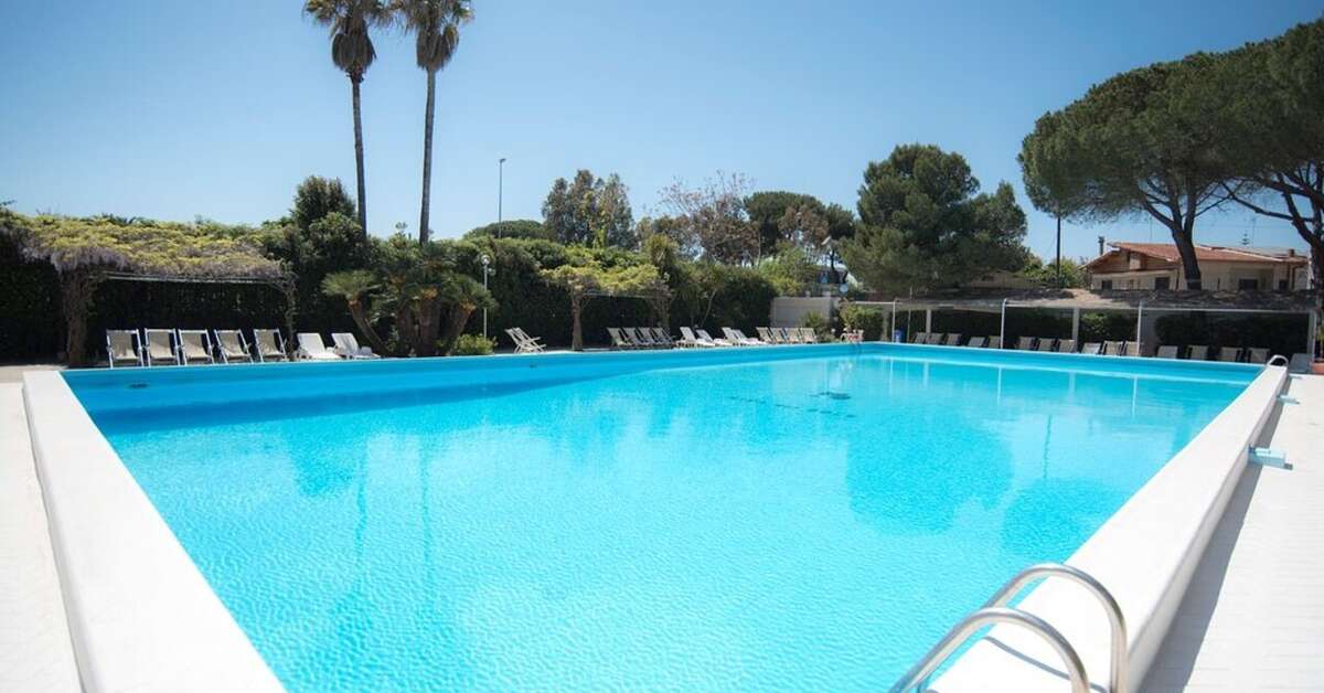 Zwembad van Riva del Sole Hotel Giovinazzo, Italië foto 1