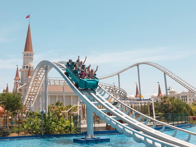 Zwembad met glijbanen van Rixos Park Belek Hotel in Serik, Turkije  foto 2