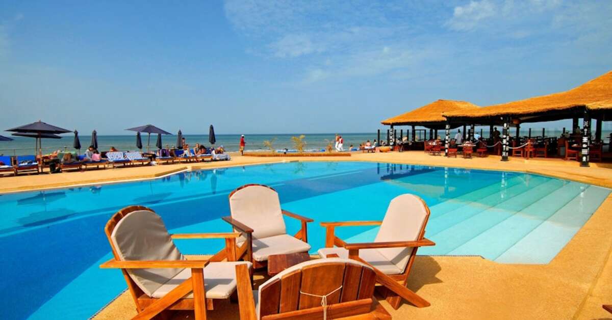 Zwembadzijde bij  Royal Horizons Baobab Hotel Somone, Senegal foto 2