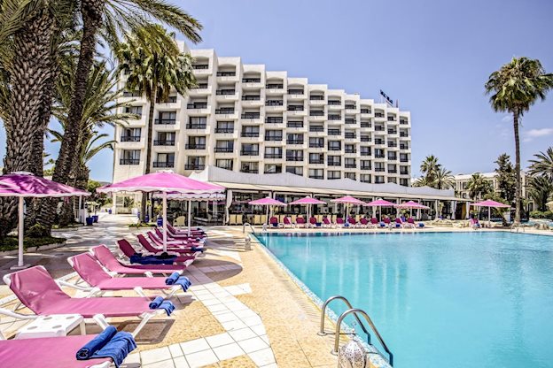 Zwembadzijde bij Royal Mirage Hotel in Agadir, Marokko foto 1