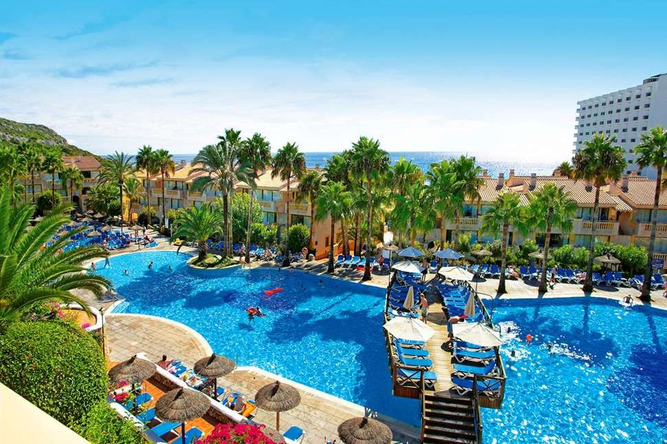 Zwembad van Royal Son Bou Family Club Resort in Son Bou, Spanje foto 1