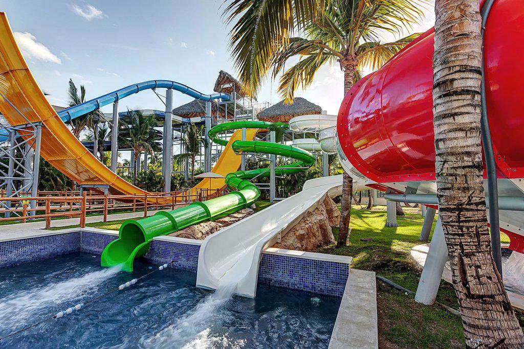 Zwembad met glijbanen van Royalton Splash Hotel Punta Cana, Dominicaanse Republiek foto 2